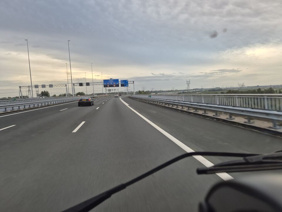 Heldere steractige verschijning aan ochtendhemel foto