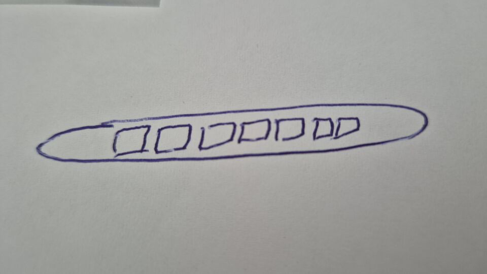 Sigaarvormig object met in het midden 7 boxen lichtafgevend blauw groenig licht foto