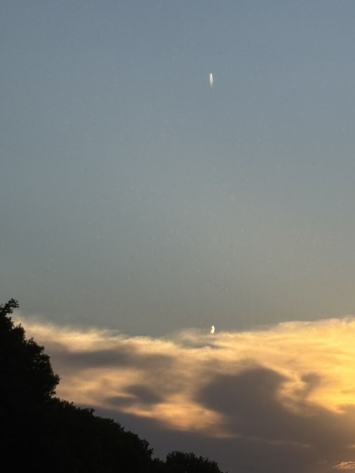 Lichtgevende vlek en een twee strepen foto