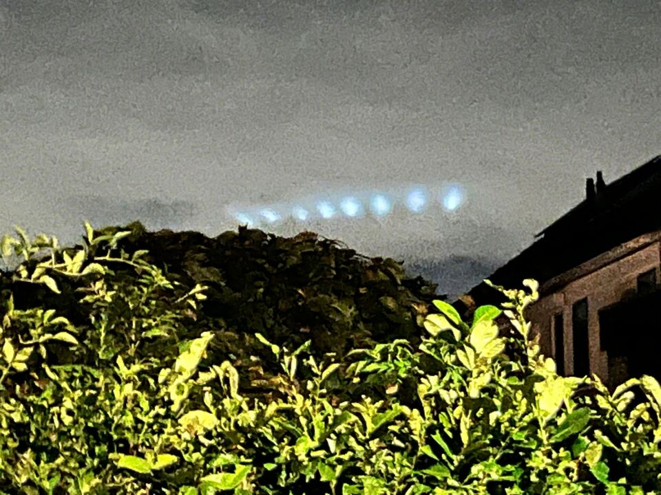 3 licht bollen later meer en langzaam verdwijnend foto