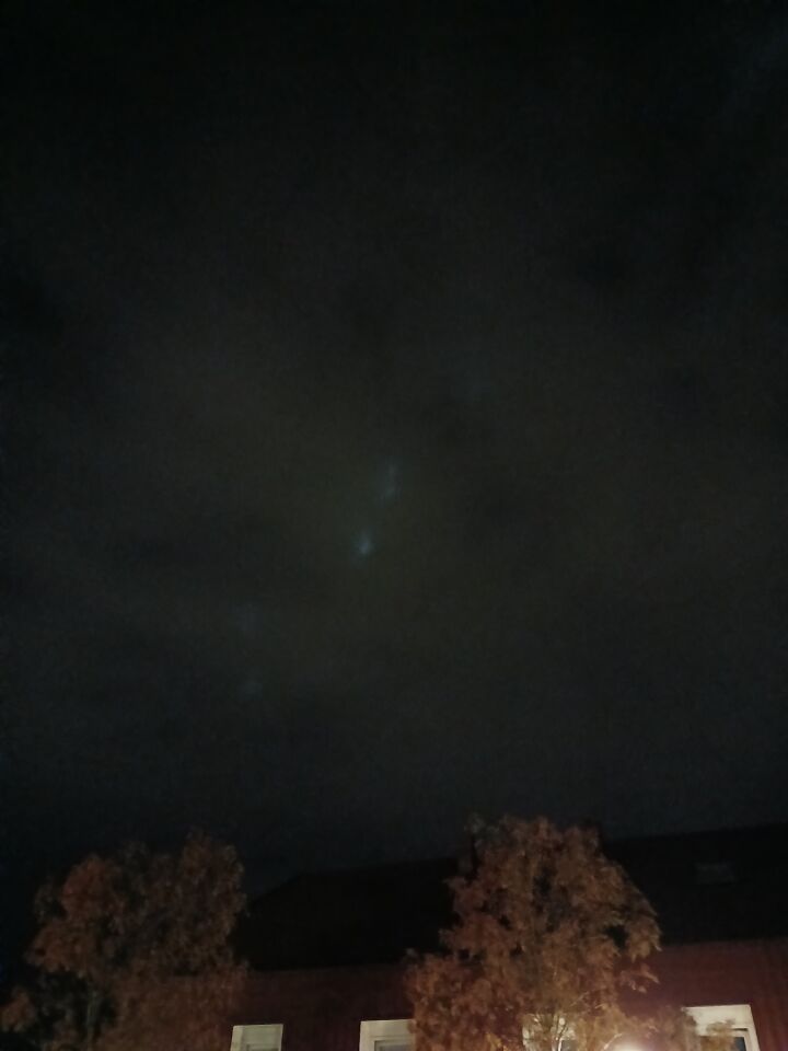 Bewegend licht in de wolken foto