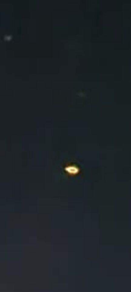 Ovaal/ringvormige wit lichtverschijnsel. foto