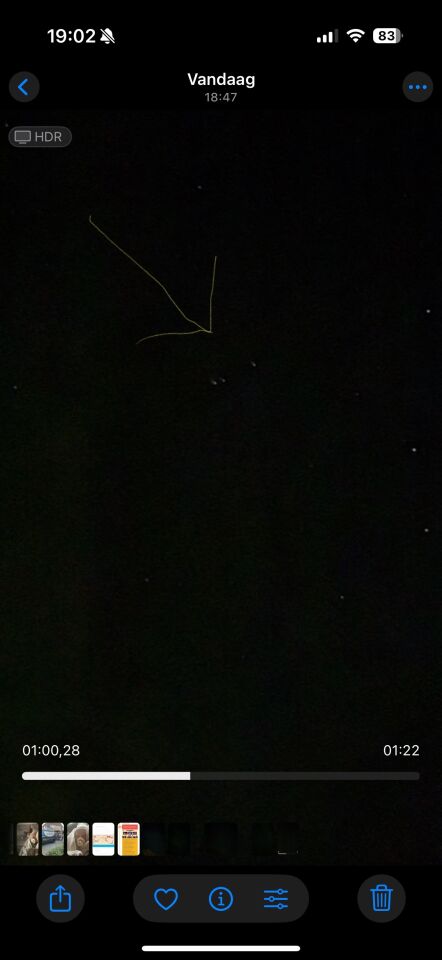 Meerdere lichten kruislings langs elkaar, minuten lang foto