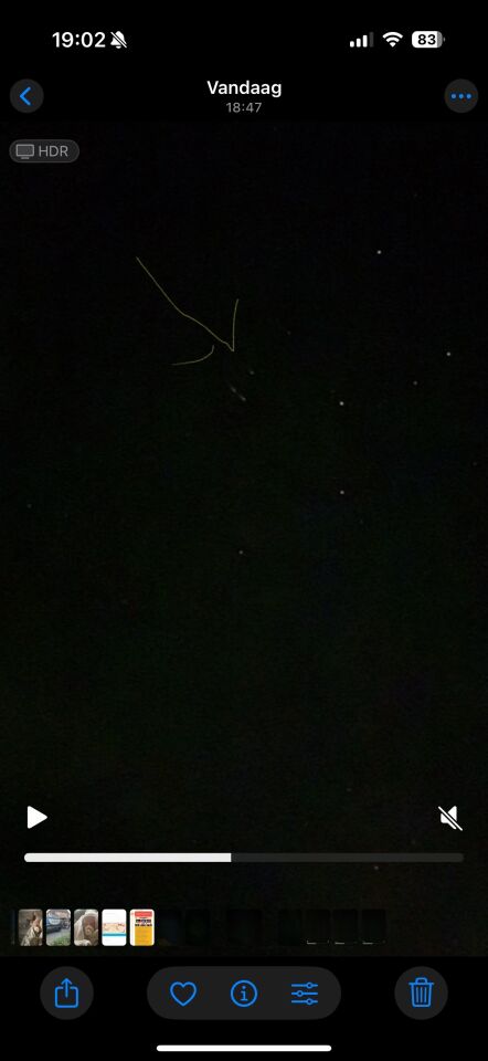 Meerdere lichten kruislings langs elkaar, minuten lang foto