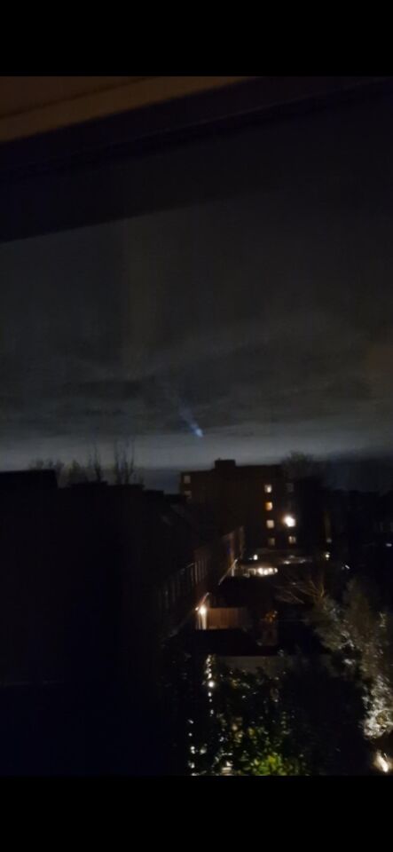 Lichtbollen snel achter elkaar in rechte baan foto