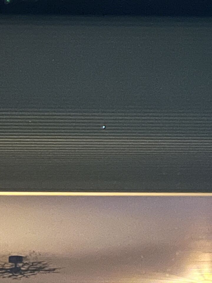 Fel licht wat groter en doffer werd. Lijkt op Bol bij uitvergroting foto