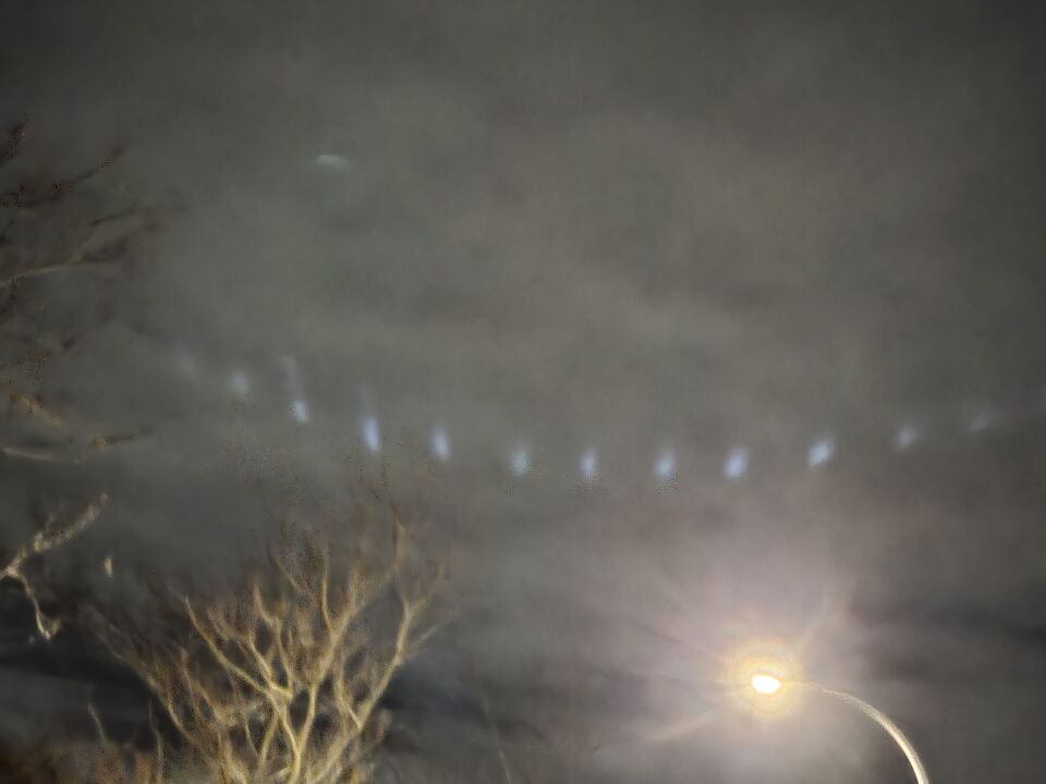 Een aantal rare lichtjes in de hemel foto