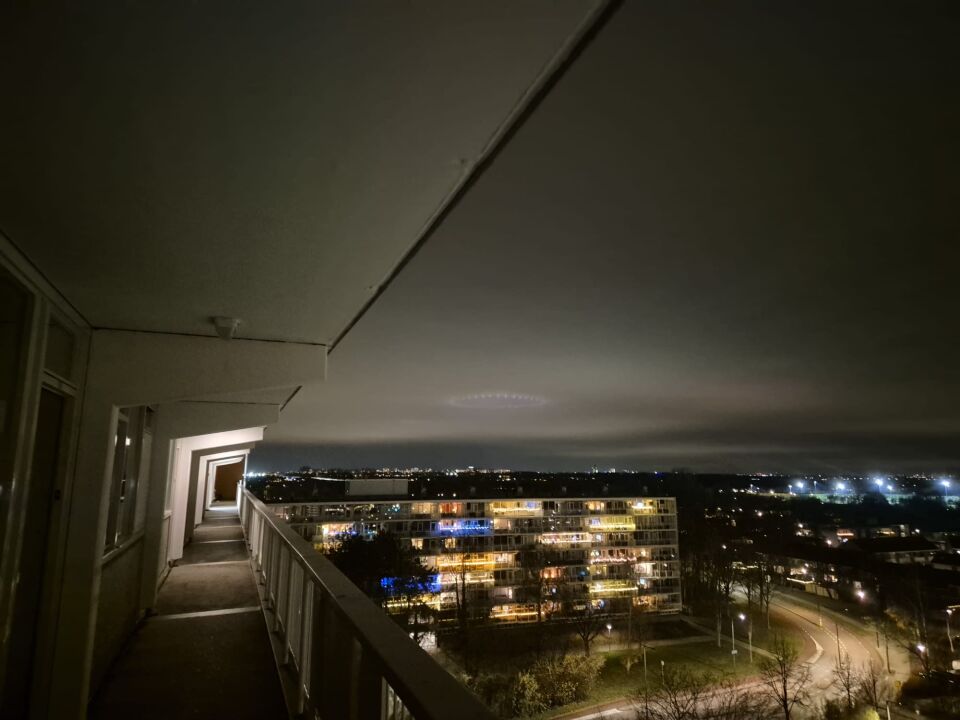 Merkwaardig cirkel stilstaande lichtpunten in cirkel vanuit Vlaardingen te zien foto
