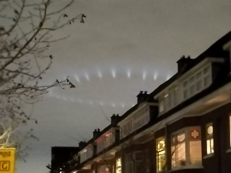 Cirkel met lichtbollen boven Oud Rijswijk foto
