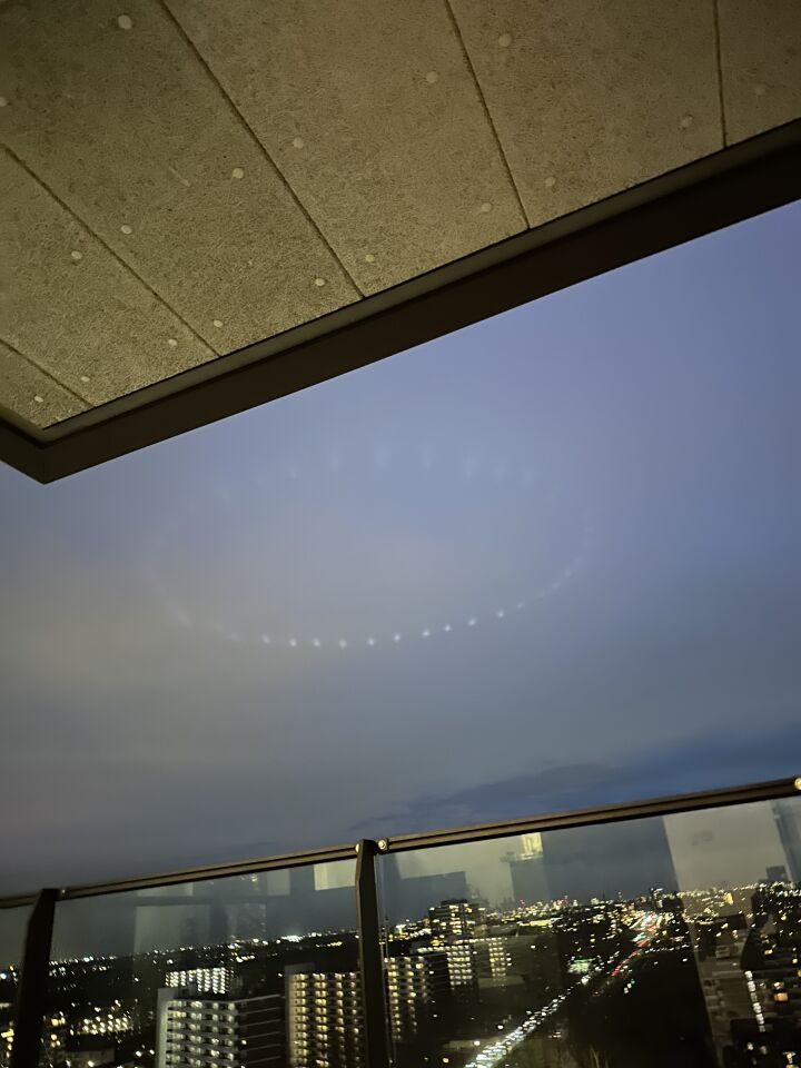 Beschrijving van de cirkel van lichten, misschien een UFO? foto