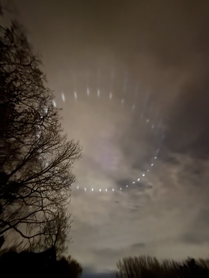 Cirkel van hele kleine oplichtende wolkjes foto