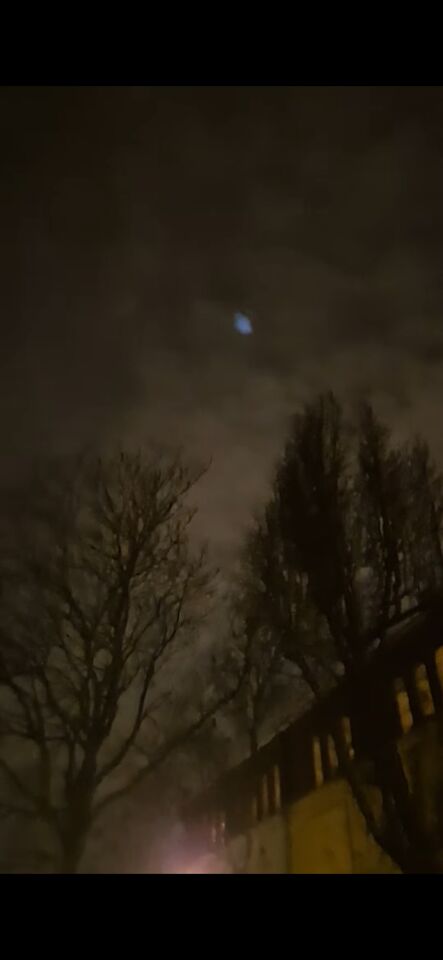 Weirdly moving light, not likely a skybeemer, as it was moving differently foto