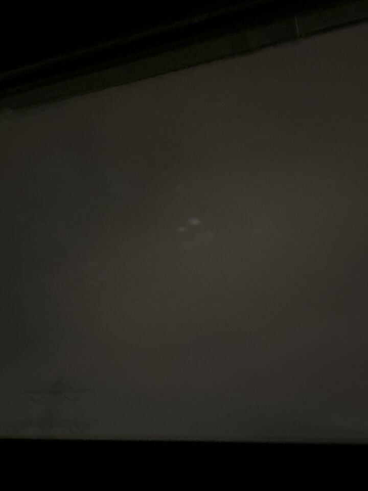 8 lichtpuntjes die bewegen in de lucy foto