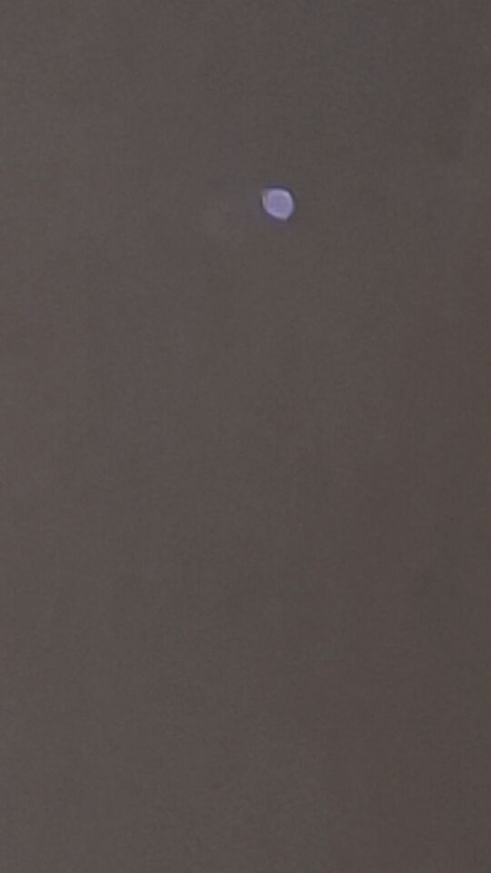 Langzaam verplaatsend lichtbol met aura foto