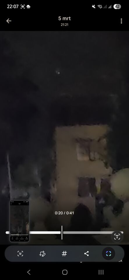 Geluidloos voertuig 2 lichten die knipperen vloog niet heel hoog geen geluid foto