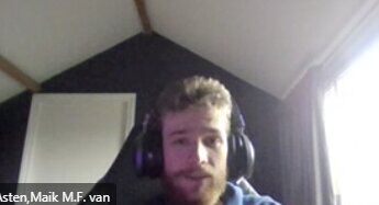 Donkere piramide met piramide achtige form foto