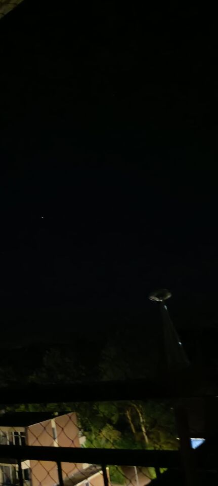 Duidelijke UFO op foto vastgelegd met een beam en 2 tot 3 entiteiten in de beam! foto