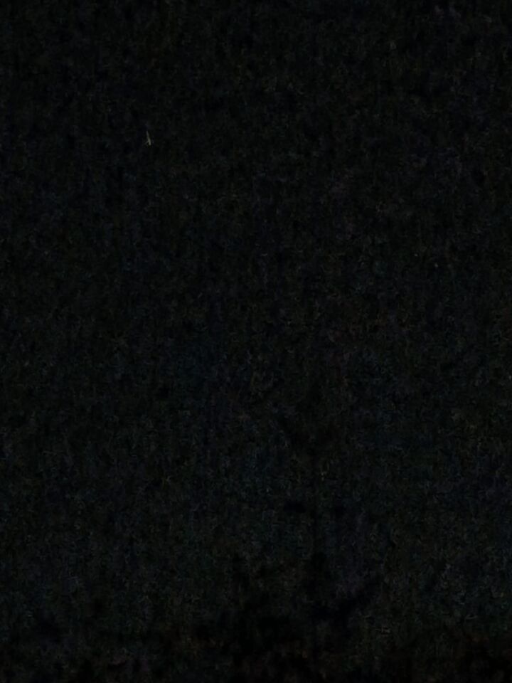 Groot object met meerdere lichtpunten. Niet helder. foto