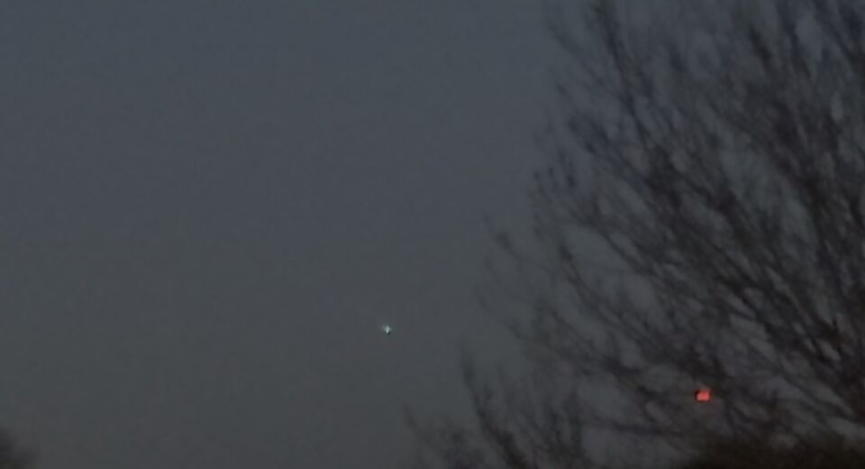 2 steeds van kleur en vorm veranderende lichten/bollen foto