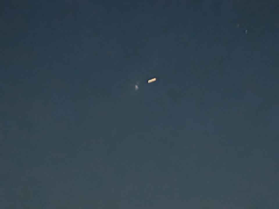 Lichtstreep (space X reentry?) foto