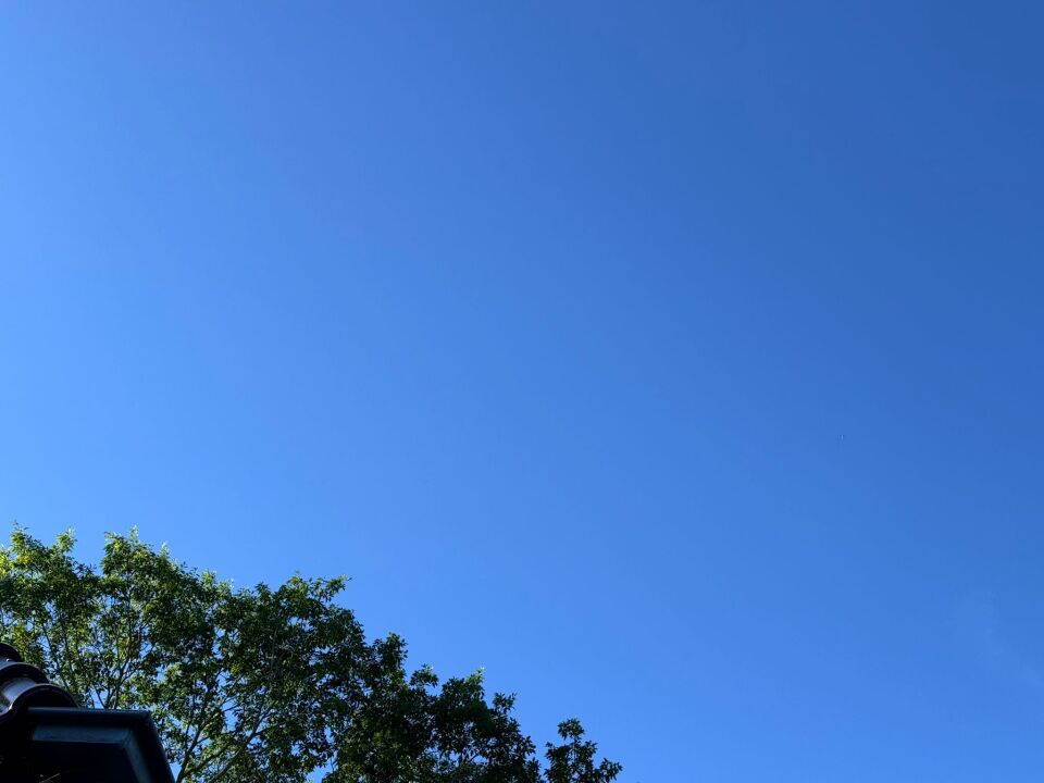 Glimmend object dat in een boog vloog foto