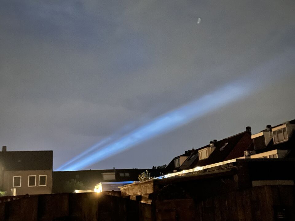 Licht strepen in de lucht foto