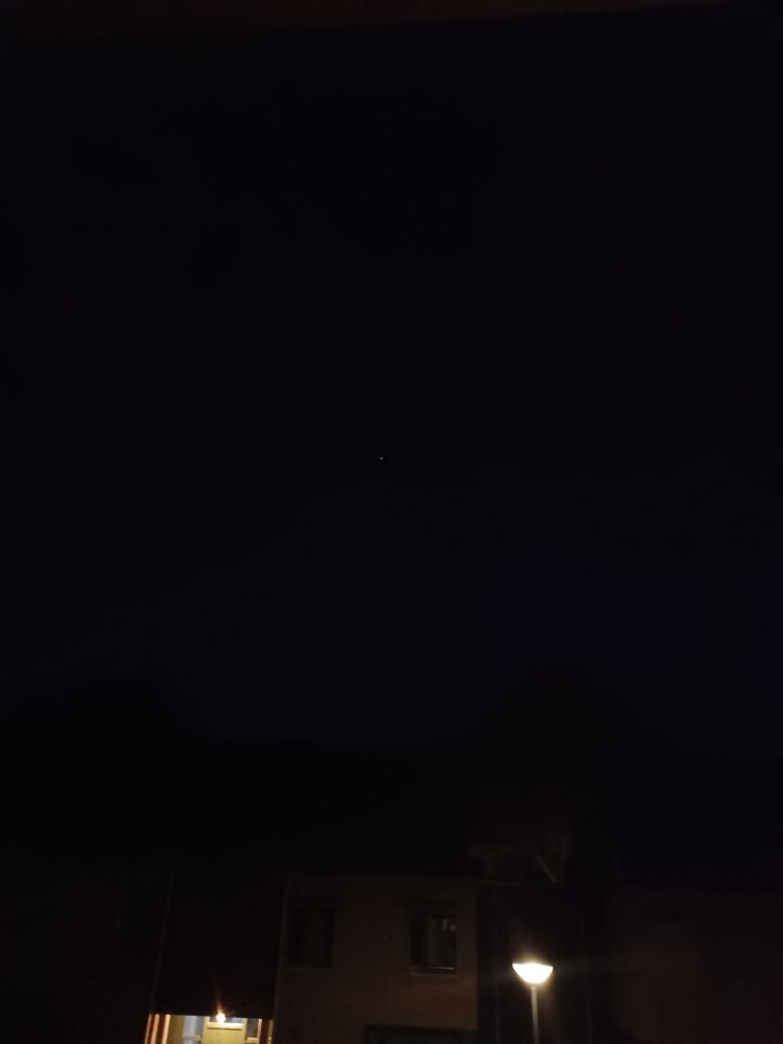 Gloeiende gele bal/orb, bewoog met onmogelijke manouvres foto