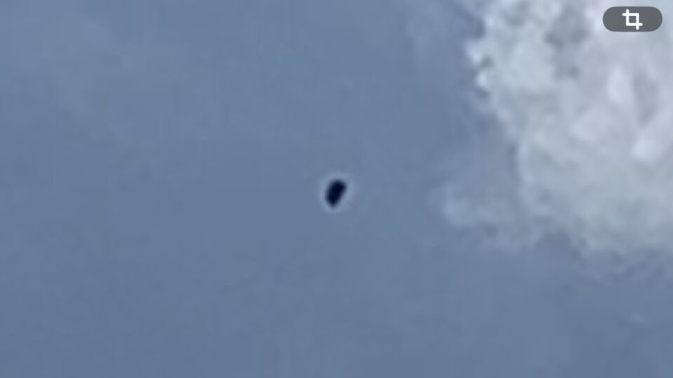 Bolvormig object boven centrum Amsterdam foto