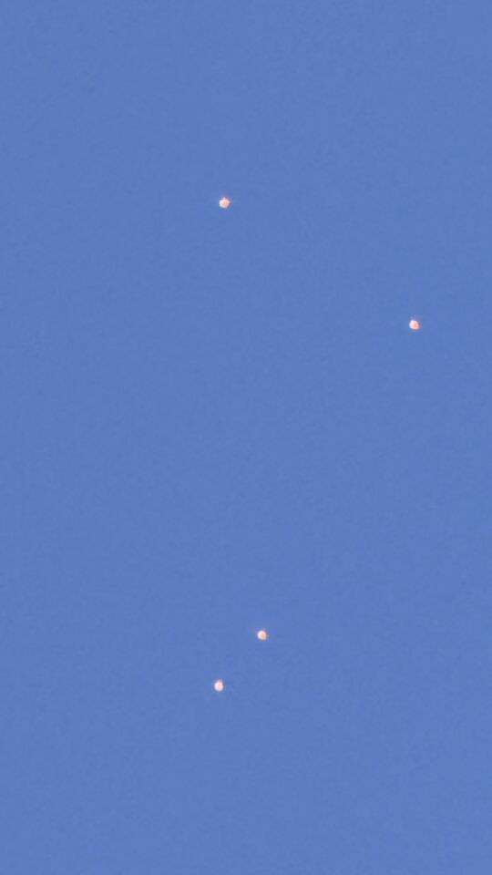 Strange lights moving randomly in large number over Utrecht Terwijde foto