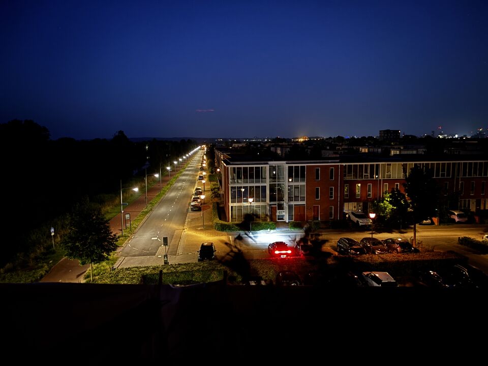 Foto waarop 3 objecten te zien zijn. Zag het pas later. Het was helder weer. foto