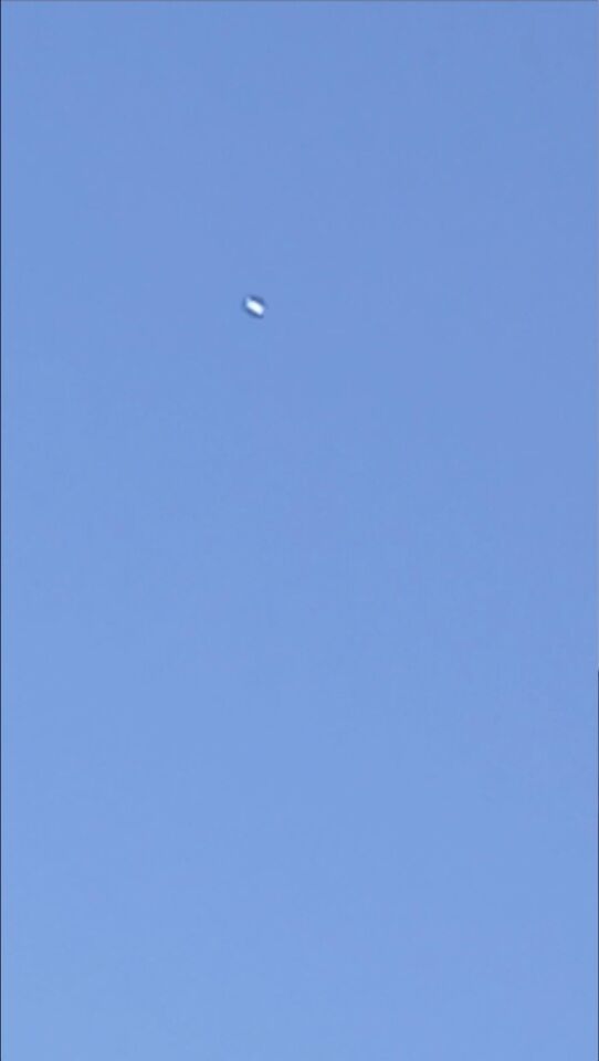 On Wednesday evening, between 9:30 and 10:00 PM, I observed a light object. foto