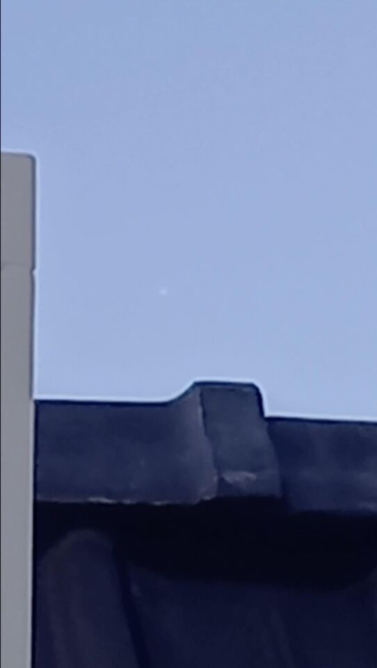 On Wednesday evening, between 9:30 and 10:00 PM, I observed a light object. foto