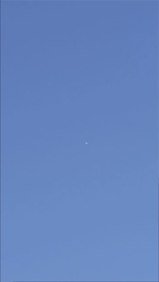 On Wednesday evening, between 9:30 and 10:00 PM, I observed a light object. foto