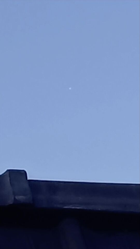 On Wednesday evening, between 9:30 and 10:00 PM, I observed a light object. foto