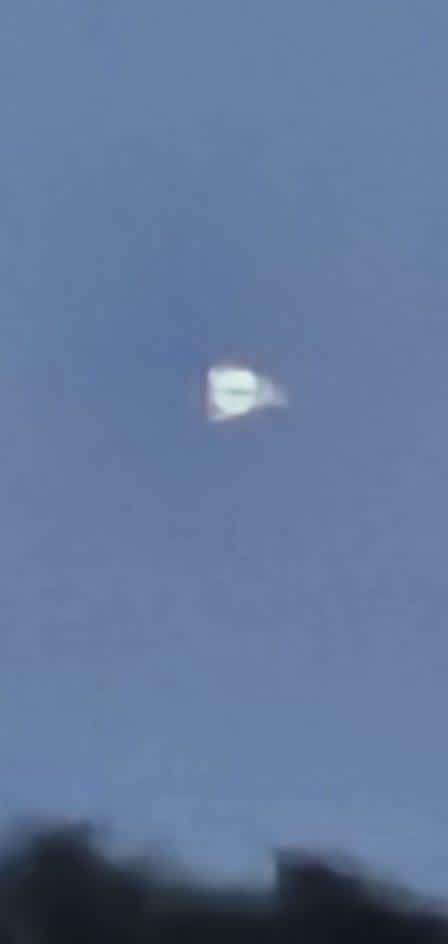 Scherp wit licht zonder geluid of vleugels foto