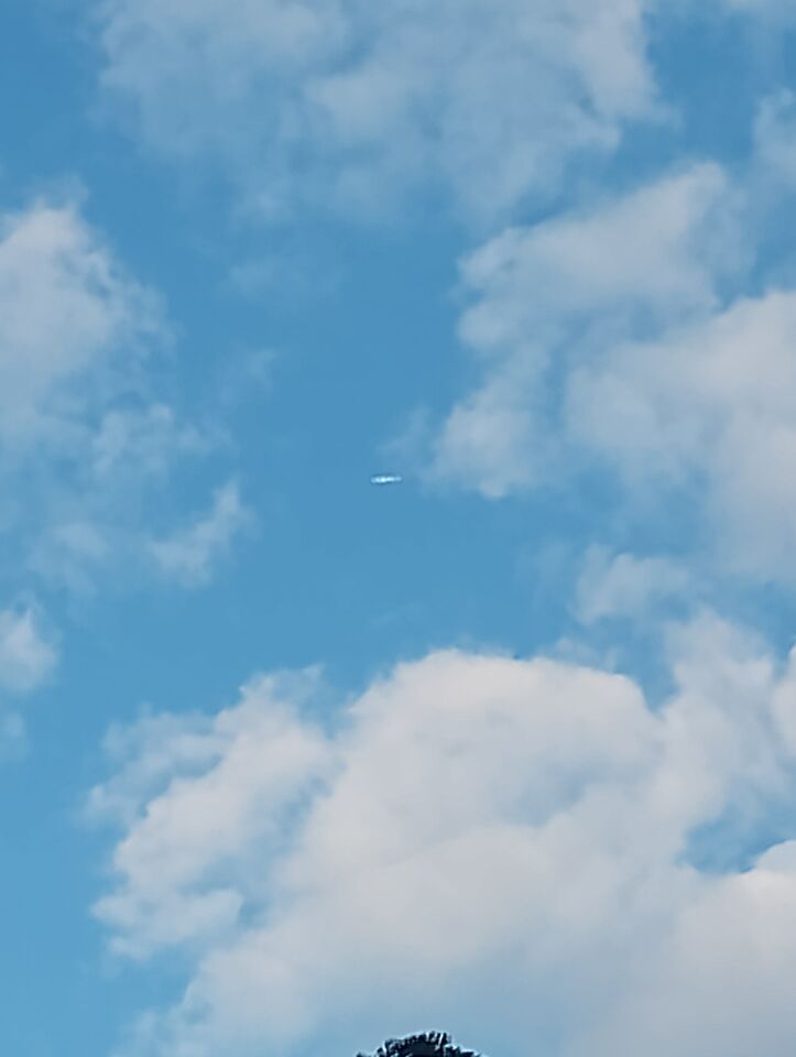 Een zilverkleurig elipsachtige vorm foto