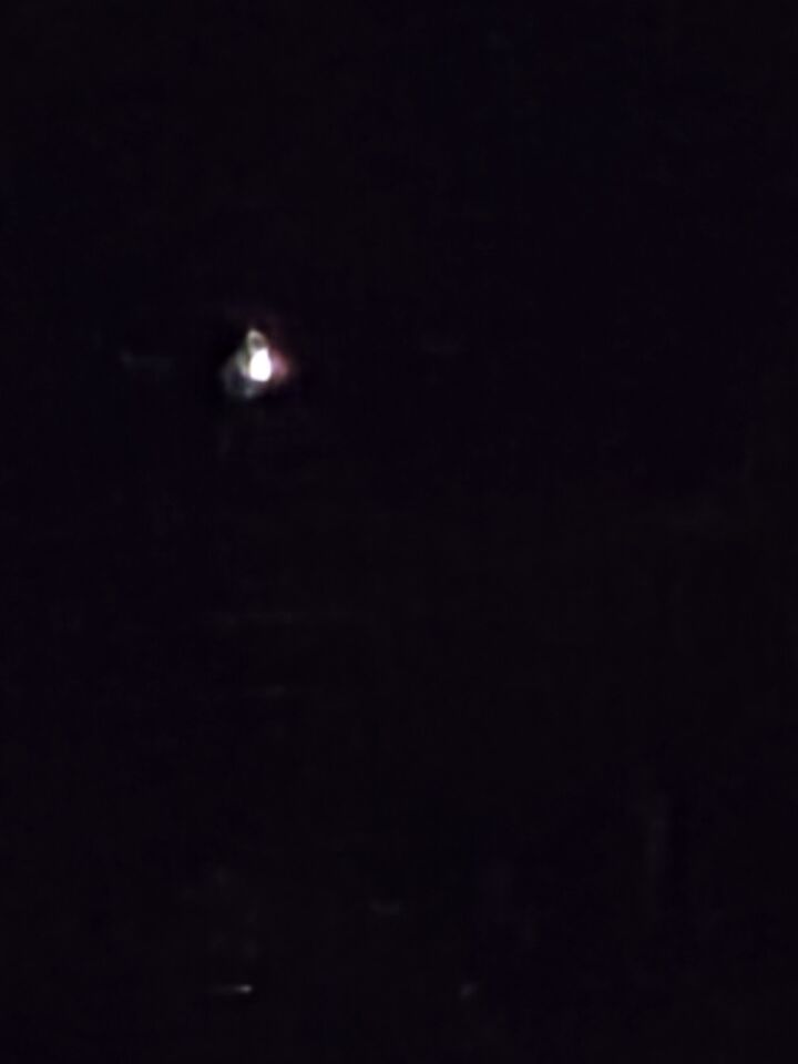Lichtbol wat snel heen en weer beweegt, tik tak, ik zie het nog steeds foto