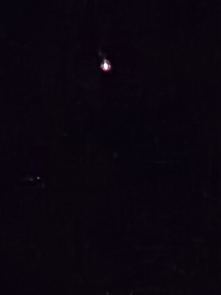 Lichtbol wat snel heen en weer beweegt, tik tak, ik zie het nog steeds foto