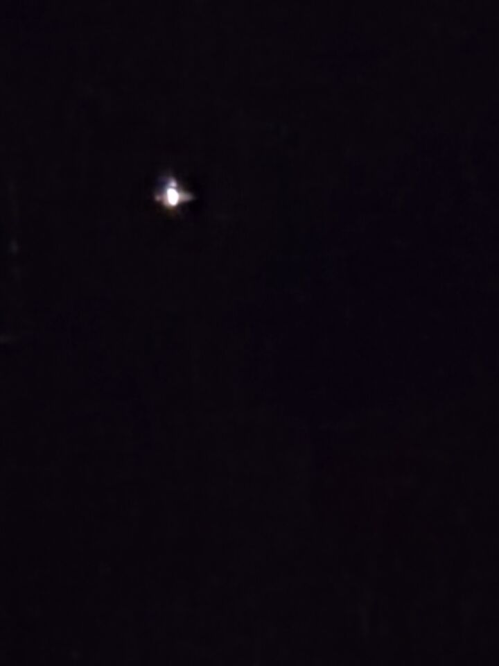 Lichtbol wat snel heen en weer beweegt, tik tak, ik zie het nog steeds foto