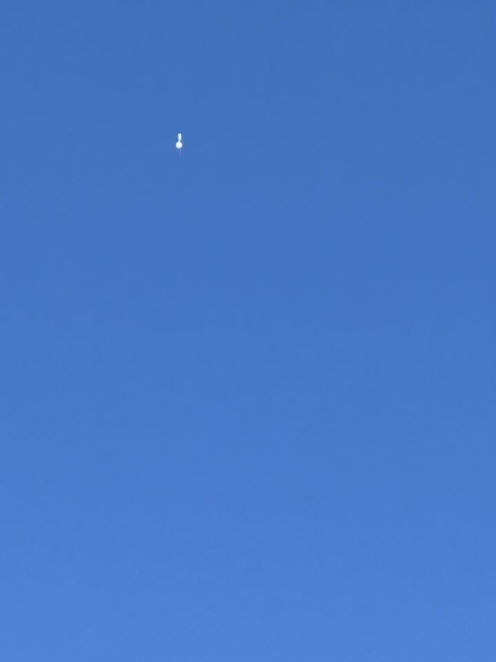 Wit zeer traag bewegend object met glinsteringen van metaal foto