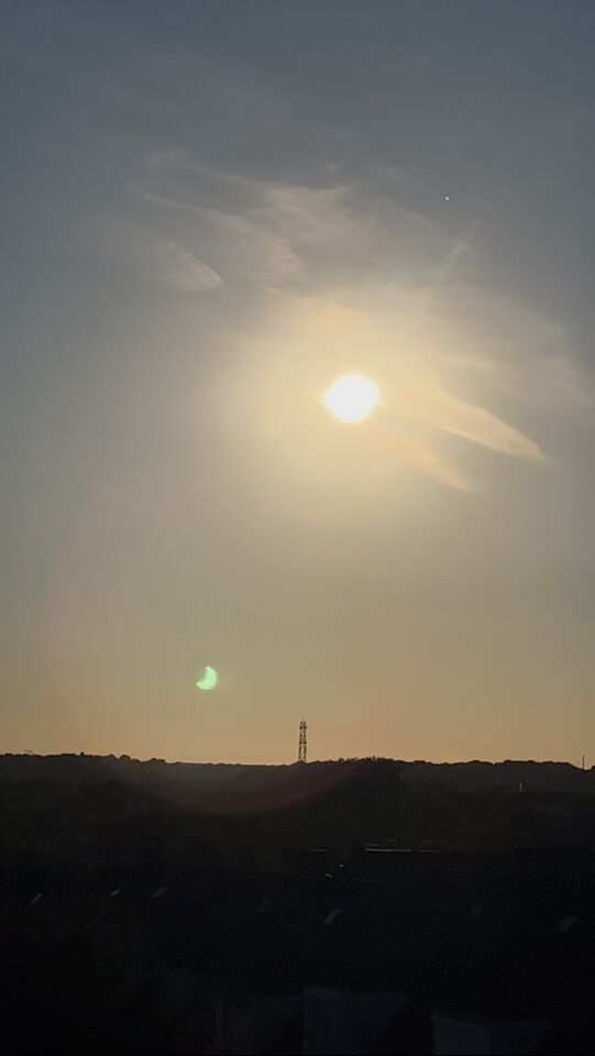 Lichtbol dat met hoge snelheid in een curve vliegt foto
