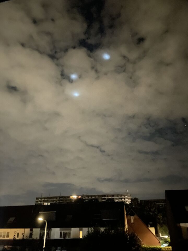 Lichtbollen in de lucht foto