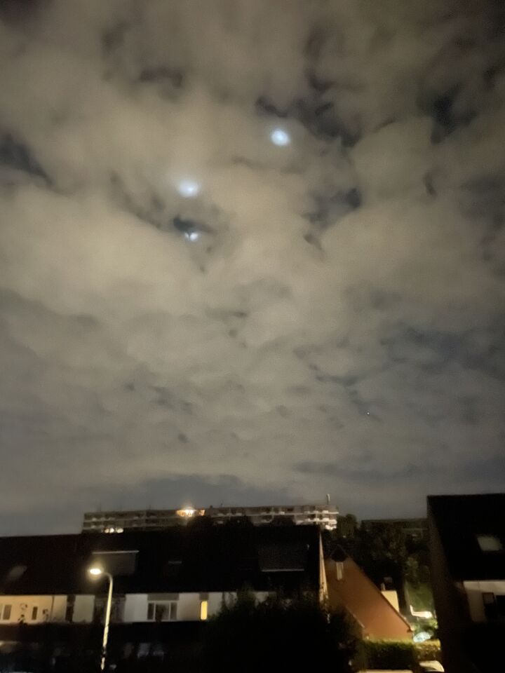 Lichtbollen in de lucht foto