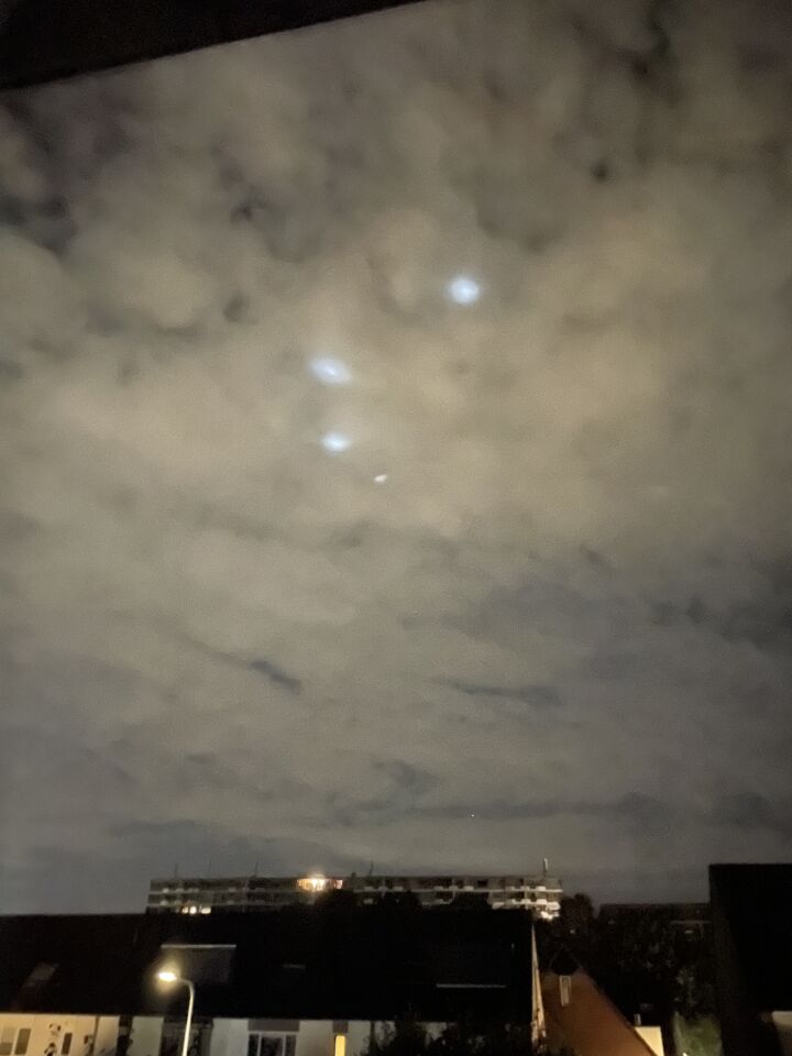 Lichtbollen in de lucht foto