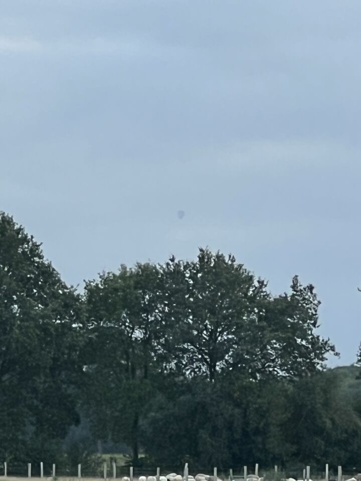 Omgekeerde donkere driehoekige vorm foto