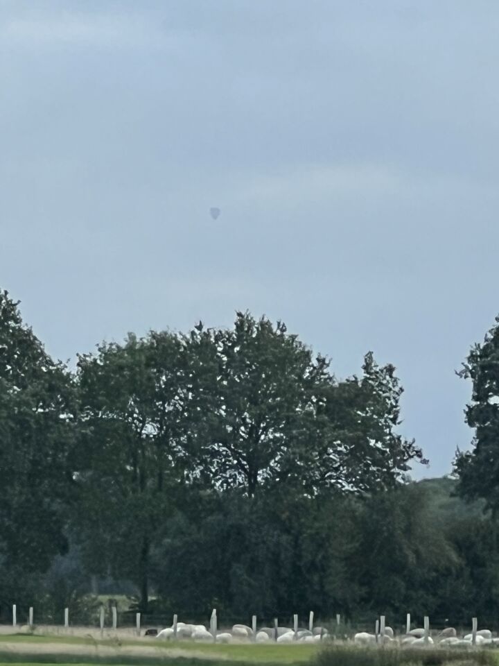 Omgekeerde donkere driehoekige vorm foto