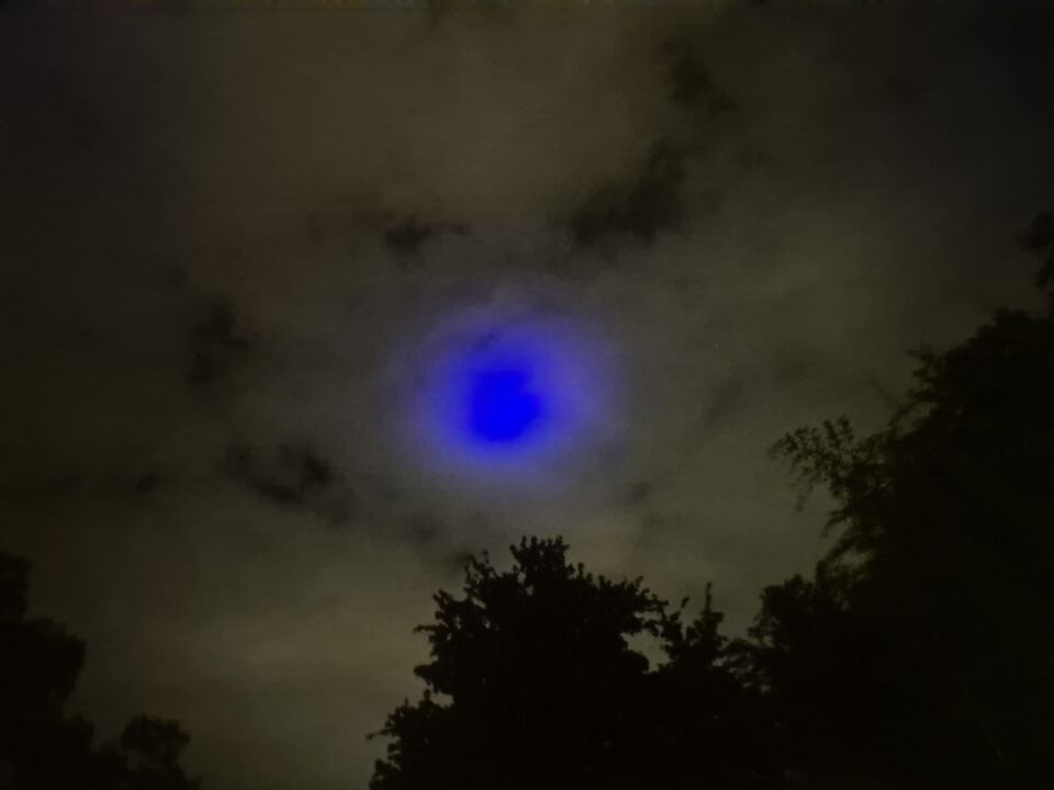 Blauw rondachtig licht wat langzaam bewoog foto