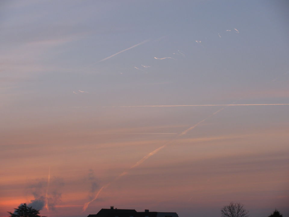 Sporen in de lucht foto