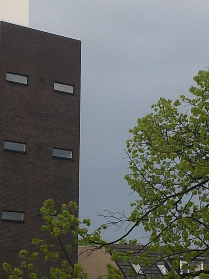 UFO boven Delft vliegend in de richting van Delfgauw/Pijnacker foto