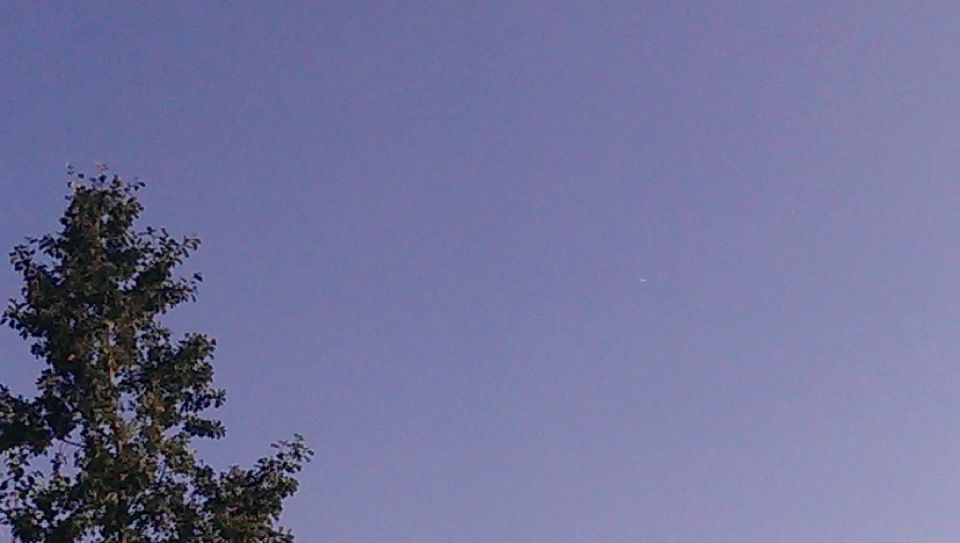 Emmen, groot wit object vlakbij luchtballon foto